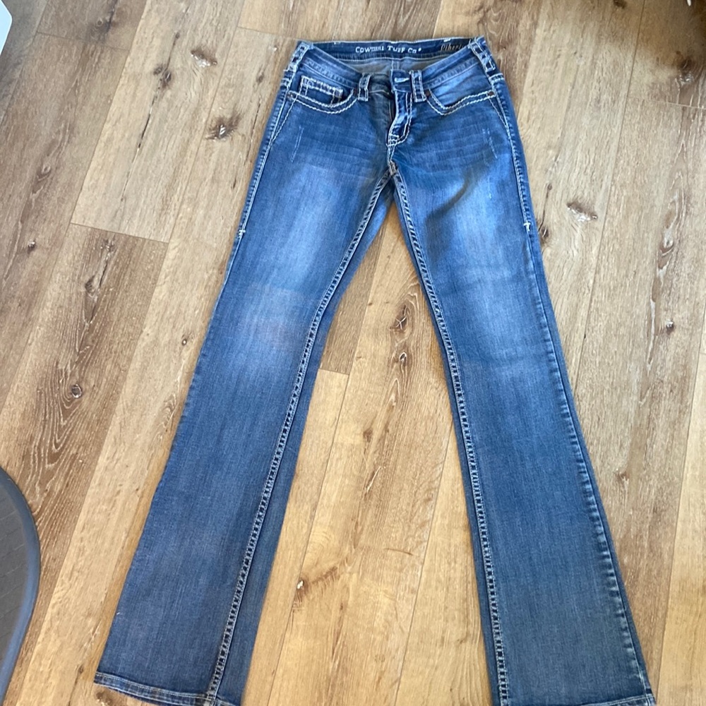 Cowgirl Tuff Jeans 27X37 excellent condition